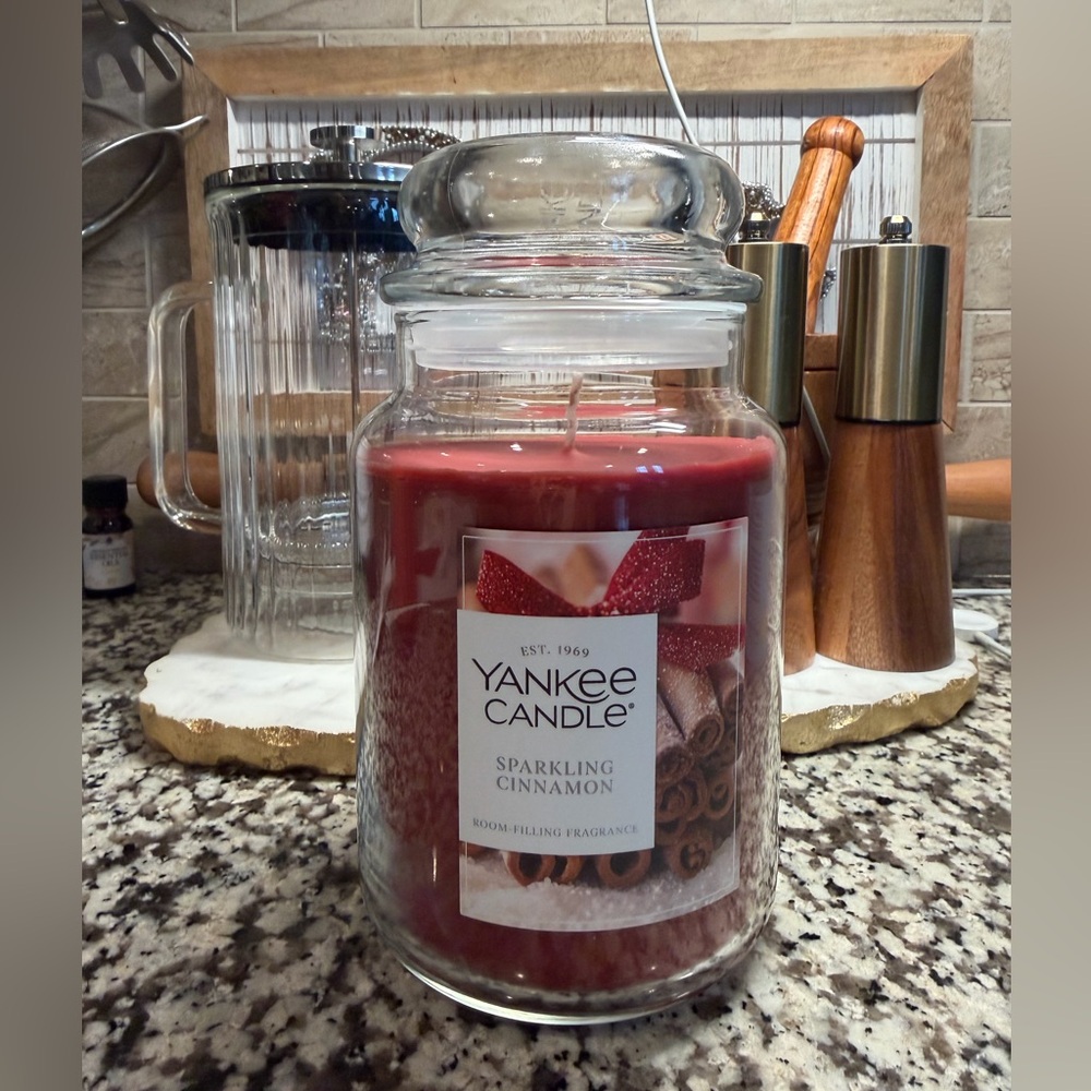 Yankee Candle Sparkling Cinnamon 22 OZ candle